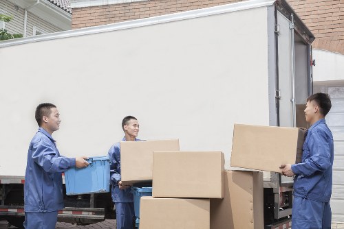 Student removals team helping with boxes and luggage in Holland Park